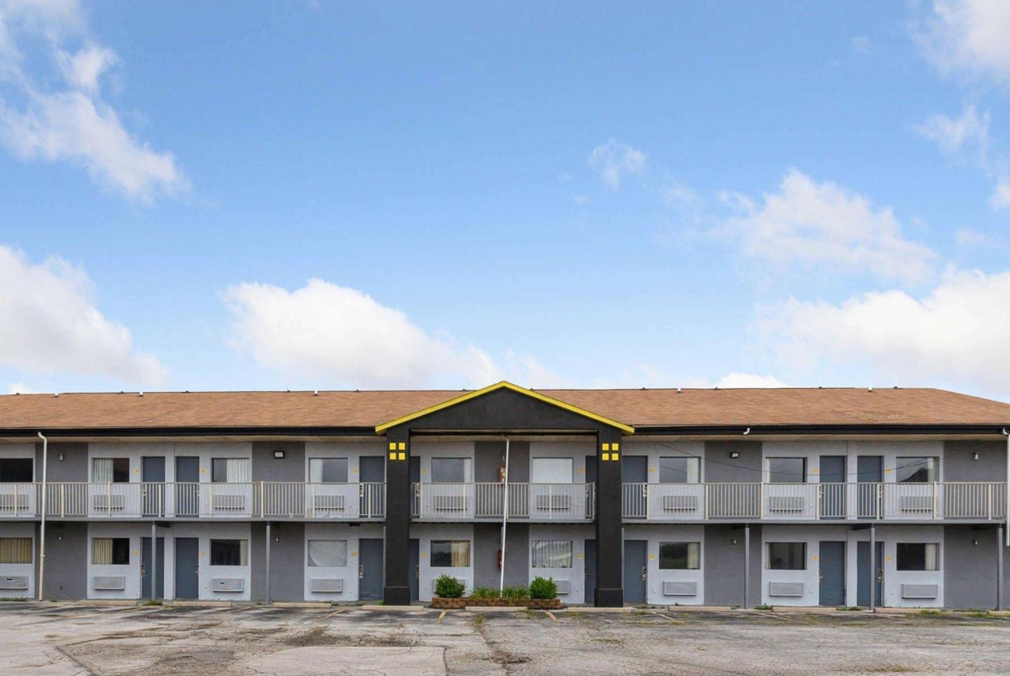 Hotel Super 8 By Wyndham Millbury/Toledo Exterior foto