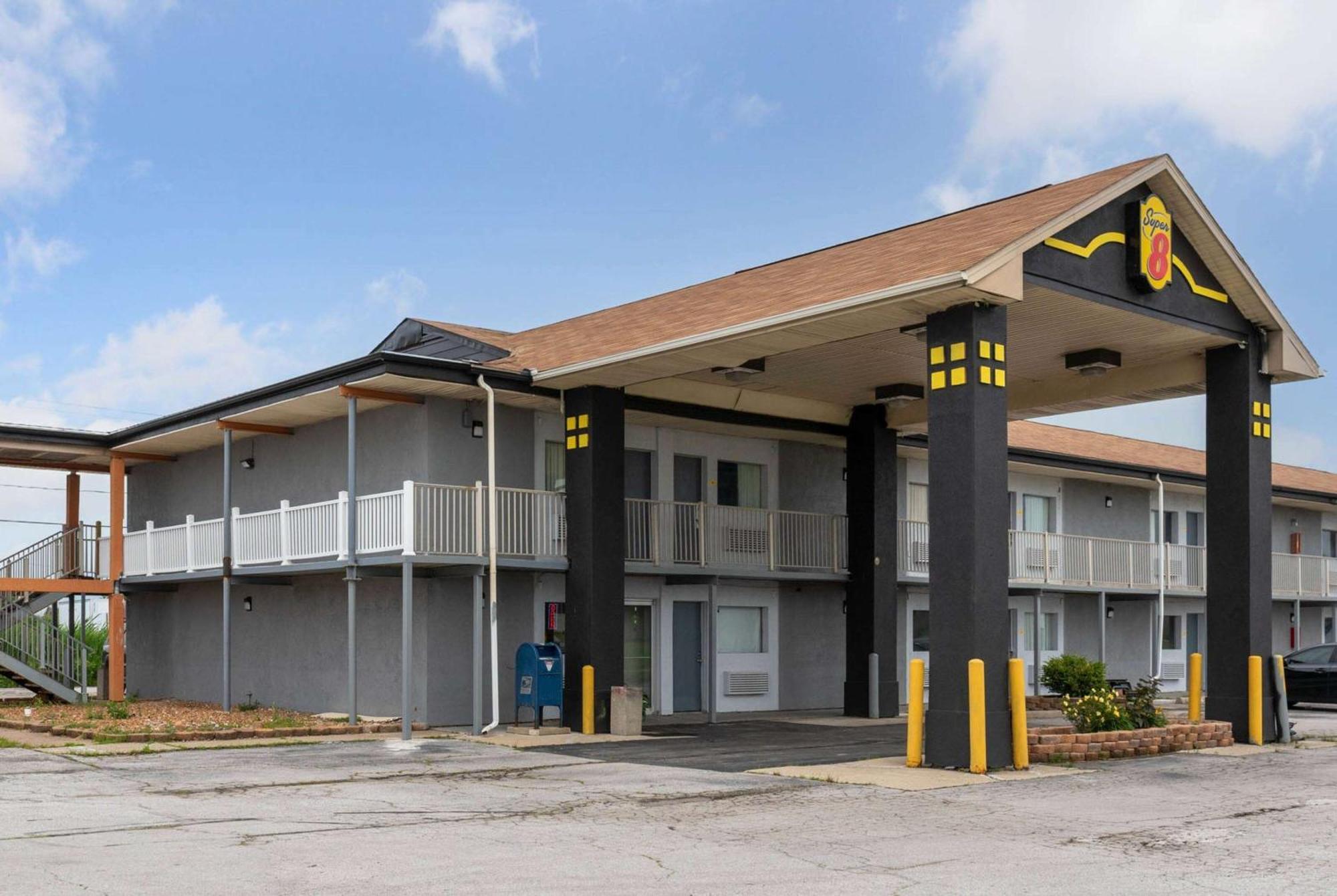 Hotel Super 8 By Wyndham Millbury/Toledo Exterior foto