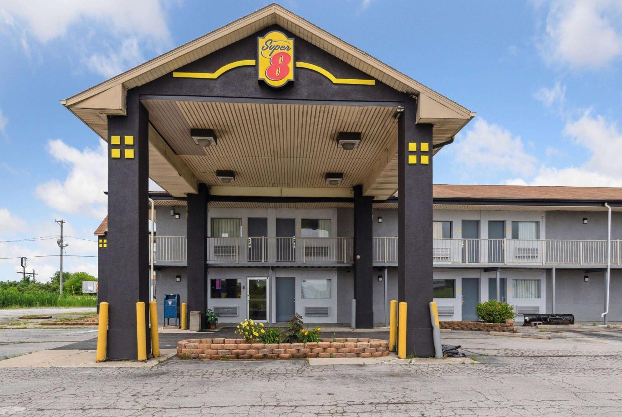 Hotel Super 8 By Wyndham Millbury/Toledo Exterior foto