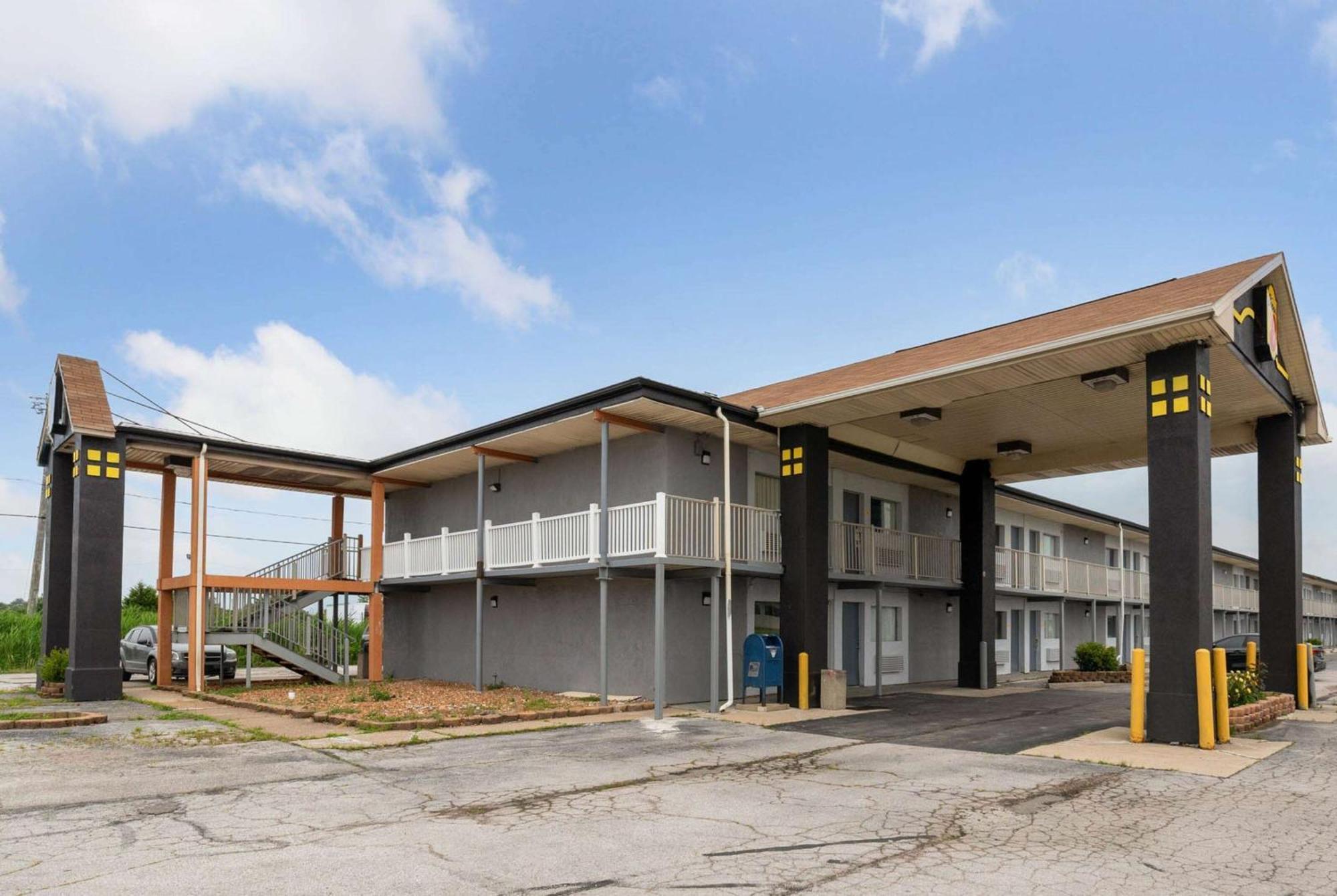 Hotel Super 8 By Wyndham Millbury/Toledo Exterior foto